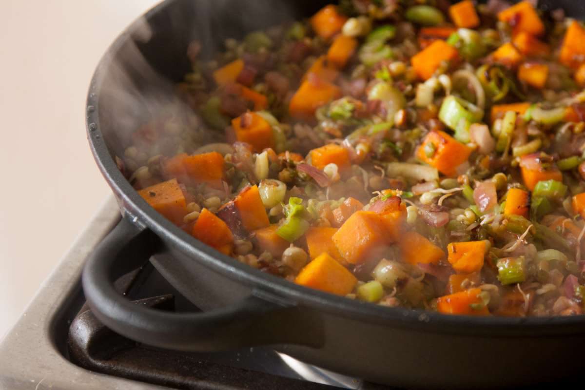 הבלוג של לייזה פאנלים | יומן מטבח קטן של עקרת בית גדולה | נבטוג'דרה-מג'דרה מטרפת מקוסקוס מלא ונבטוטים 4